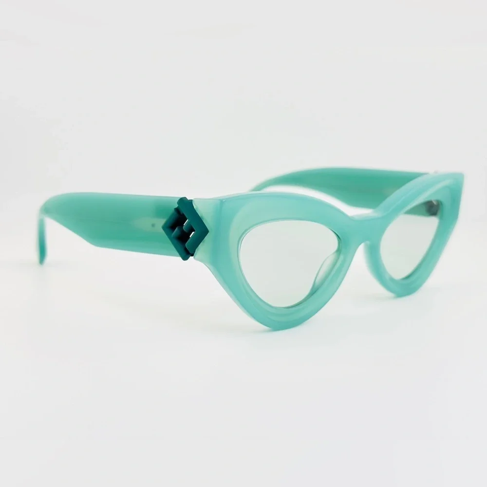 FENDI FF Diamonds Cat-eye women’s sunglasses FE401461 Light Green Frame